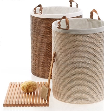 BASKET SPA rotangist mustapesukorv ratastega – hele rotang, tume rotang
