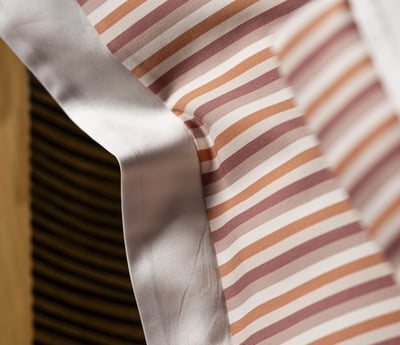 Celso de Lemos BAYA pillowcase: Close-up of striped fabric and a grey flange edge
