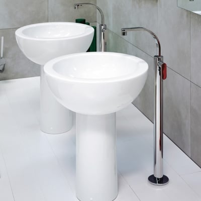 One faucets and showers- chrome